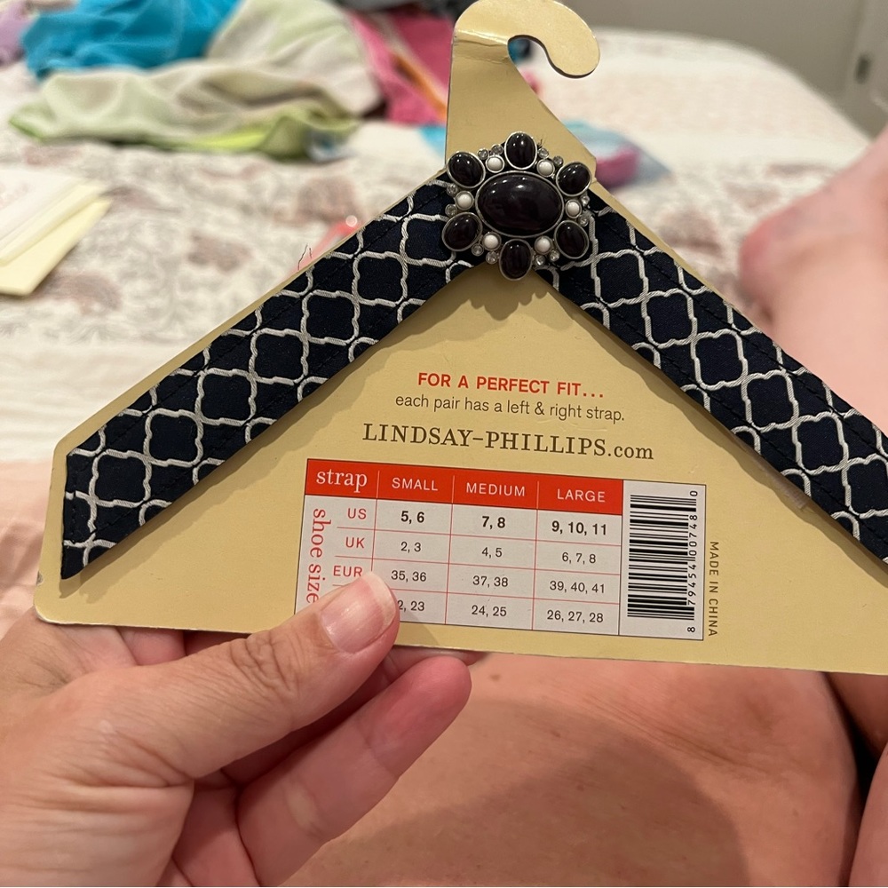Lindsay Phillips Switch Flops Size M Black and white